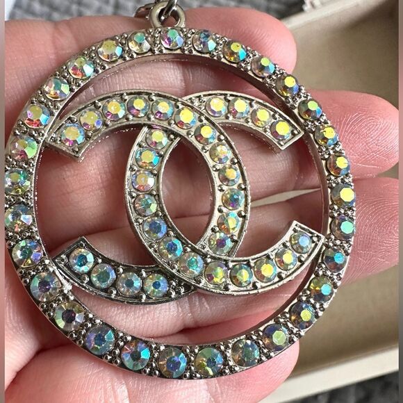 Aurora Borealis Crystal Keychain – Elegant & Sparkling ✨  Crystal Keychain - Picture 9 of 17